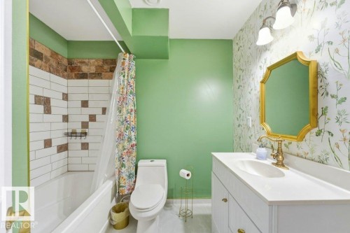 4443 6 Street Nw, Edmonton, AB - Indoor Photo Showing Bathroom