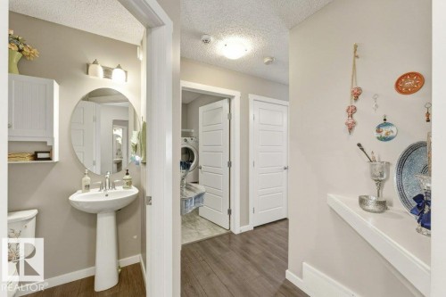 4443 6 Street Nw, Edmonton, AB - Indoor Photo Showing Bathroom