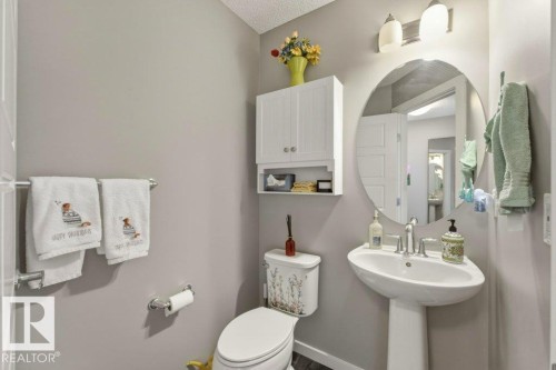 4443 6 Street Nw, Edmonton, AB - Indoor Photo Showing Bathroom