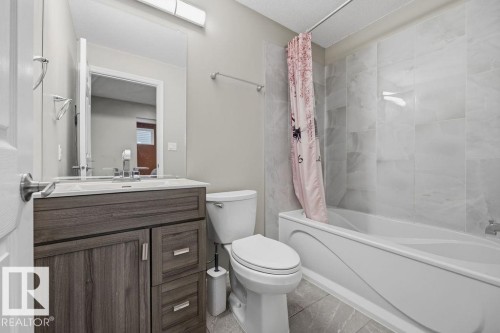 2366 Ware Crescent, Edmonton, AB - Indoor Photo Showing Bathroom