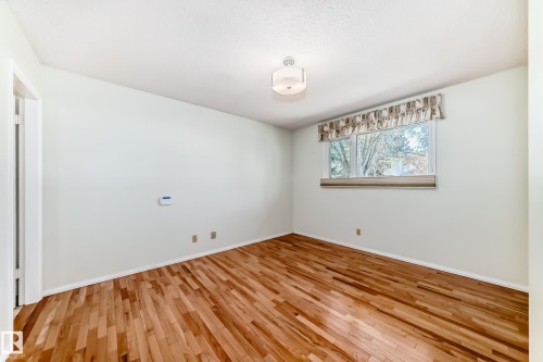 Bright room featuring wood-finish flooring, white baseboards, and a semi-flush mount ceiling fixture - 79 Broadview Crescent, St. Albert, AB - Indoor Photo Showing Other Room