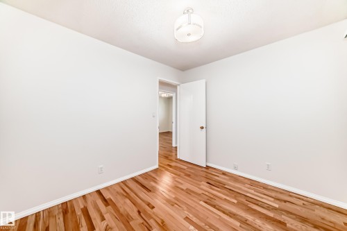Hardwood flooring and white baseboards - 79 Broadview Crescent, St. Albert, AB - Indoor Photo Showing Other Room