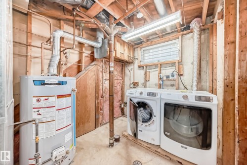 Dedicated laundry area featuring a front-load washing machine and dryer - 79 Broadview Crescent, St. Albert, AB - Indoor Photo Showing Laundry Room