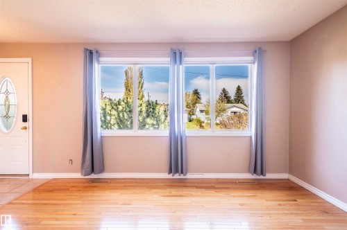 9331 52 Street, Edmonton, AB - Indoor Photo Showing Other Room