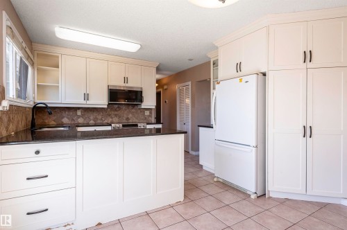 9331 52 Street, Edmonton, AB - Indoor Photo Showing Kitchen