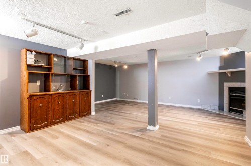 9331 52 Street, Edmonton, AB - Indoor
