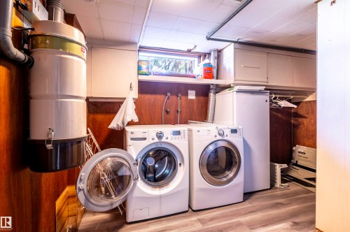 9331 52 Street, Edmonton, AB - Indoor Photo Showing Laundry Room