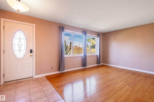 9331 52 Street, Edmonton, AB - Indoor Photo Showing Other Room