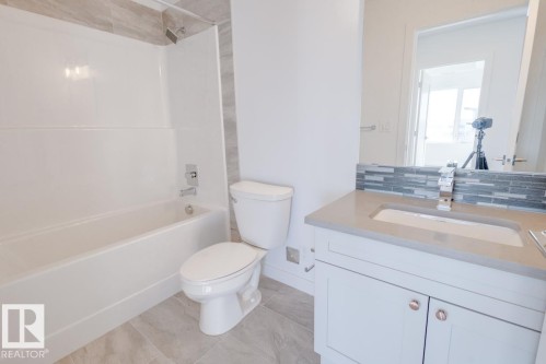 317 1316 Winderemere Way, Edmonton, AB - Indoor Photo Showing Bathroom