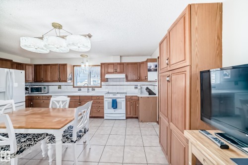 15330 99 Avenue, Edmonton, AB - Indoor Photo Showing Other Room