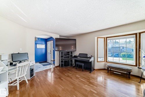 15330 99 Avenue, Edmonton, AB - Indoor Photo Showing Office