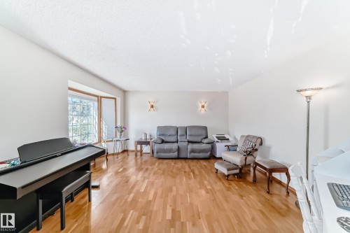 15330 99 Avenue, Edmonton, AB - Indoor