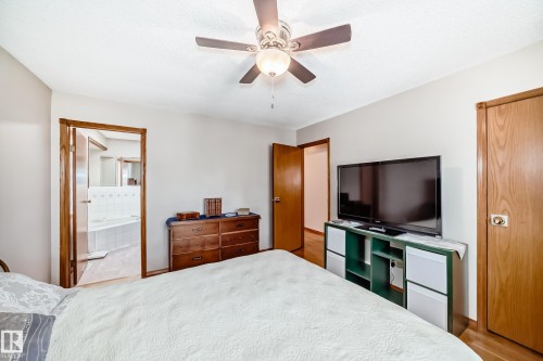 15330 99 Avenue, Edmonton, AB - Indoor Photo Showing Bedroom