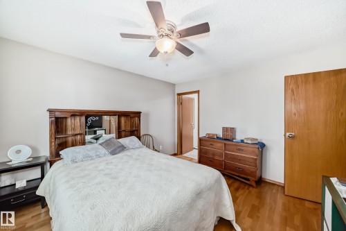 15330 99 Avenue, Edmonton, AB - Indoor Photo Showing Bedroom