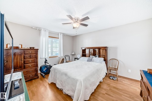 15330 99 Avenue, Edmonton, AB - Indoor Photo Showing Bedroom