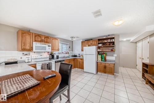 15330 99 Avenue, Edmonton, AB - Indoor Photo Showing Kitchen
