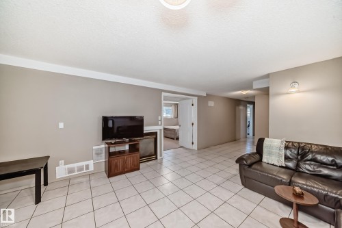 15330 99 Avenue, Edmonton, AB - Indoor Photo Showing Living Room