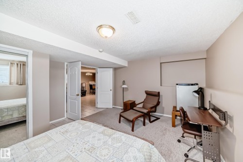15330 99 Avenue, Edmonton, AB - Indoor Photo Showing Bedroom