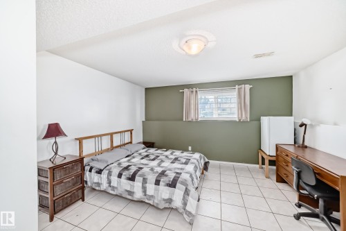 15330 99 Avenue, Edmonton, AB - Indoor Photo Showing Bedroom