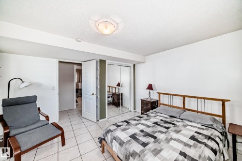 15330 99 Avenue, Edmonton, AB - Indoor Photo Showing Bedroom