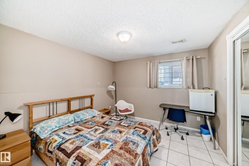15330 99 Avenue, Edmonton, AB - Indoor Photo Showing Bedroom