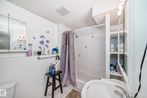 15330 99 Avenue, Edmonton, AB - Indoor Photo Showing Bathroom