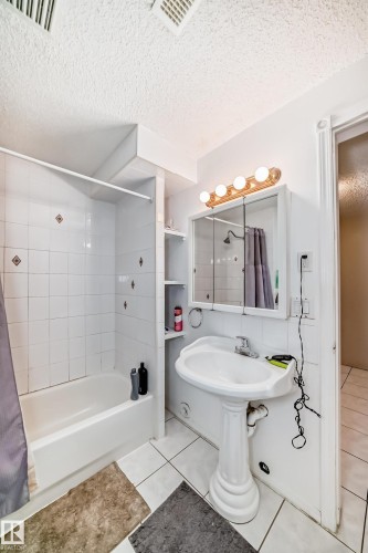 15330 99 Avenue, Edmonton, AB - Indoor Photo Showing Bathroom