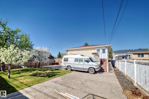 15330 99 Avenue, Edmonton, AB - Outdoor