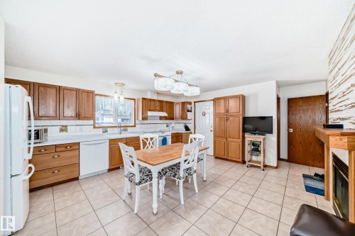 15330 99 Avenue, Edmonton, AB - Indoor Photo Showing Other Room