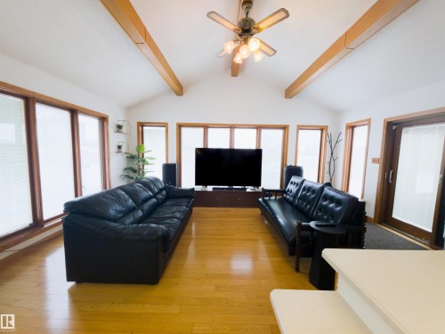 7323 147 Avenue, Edmonton, AB - Indoor Photo Showing Living Room