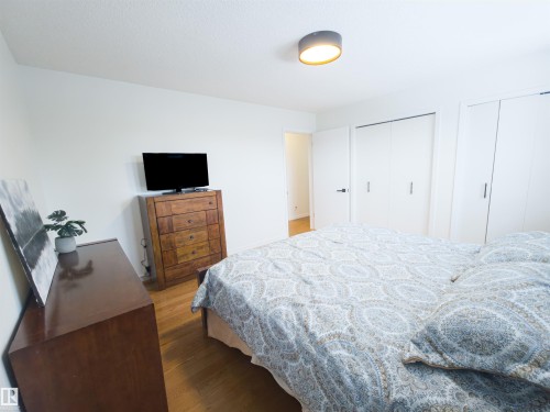 7323 147 Avenue, Edmonton, AB - Indoor Photo Showing Bedroom