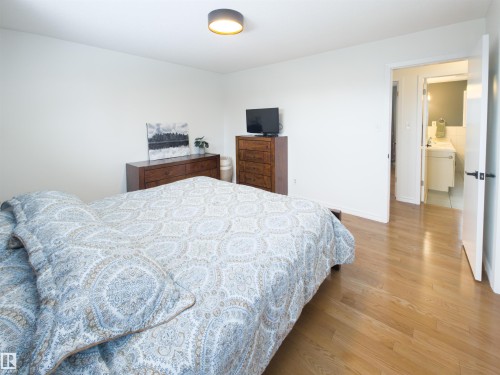 7323 147 Avenue, Edmonton, AB - Indoor Photo Showing Bedroom