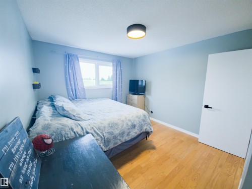 7323 147 Avenue, Edmonton, AB - Indoor Photo Showing Bedroom