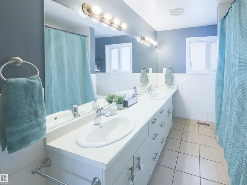 7323 147 Avenue, Edmonton, AB - Indoor Photo Showing Bathroom