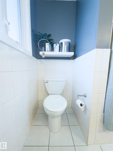 7323 147 Avenue, Edmonton, AB - Indoor Photo Showing Bathroom