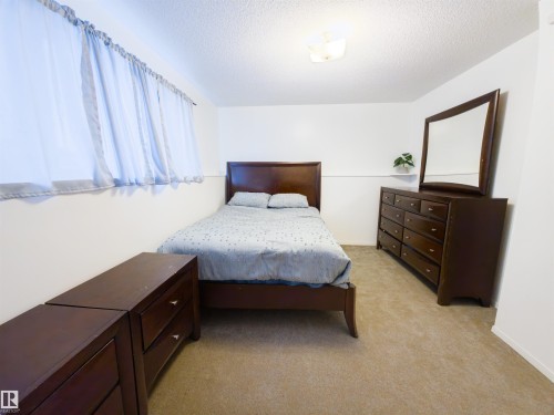 7323 147 Avenue, Edmonton, AB - Indoor Photo Showing Bedroom