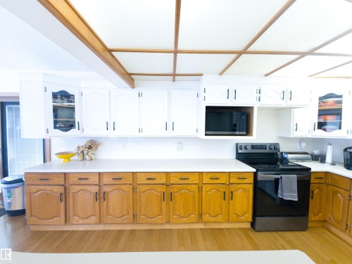 7323 147 Avenue, Edmonton, AB - Indoor Photo Showing Kitchen