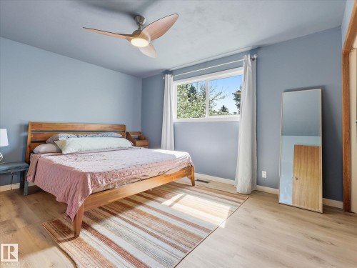 45 Lorne Crescent, St. Albert, AB - Indoor Photo Showing Bedroom