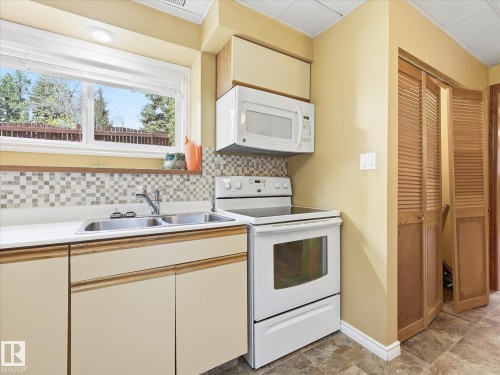 45 Lorne Crescent, St. Albert, AB - Indoor Photo Showing Kitchen With Double Sink