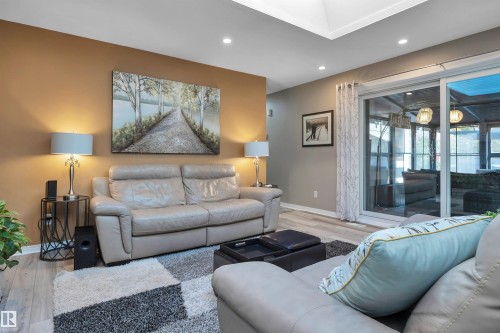 14 Ash Place, St. Albert, AB - Indoor Photo Showing Living Room