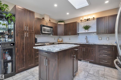 14 Ash Place, St. Albert, AB - Indoor Photo Showing Kitchen With Upgraded Kitchen