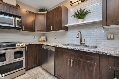 14 Ash Place, St. Albert, AB - Indoor Photo Showing Kitchen With Upgraded Kitchen