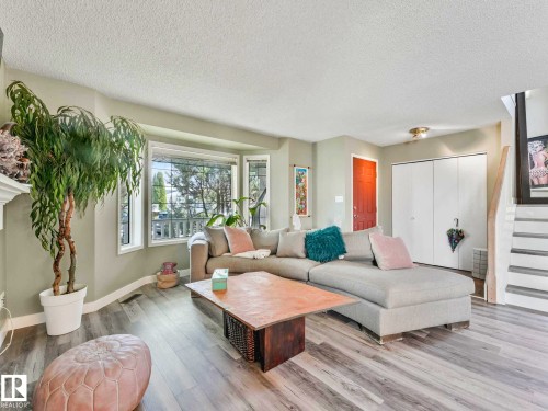 16228 55A Street, Edmonton, AB - Indoor Photo Showing Living Room