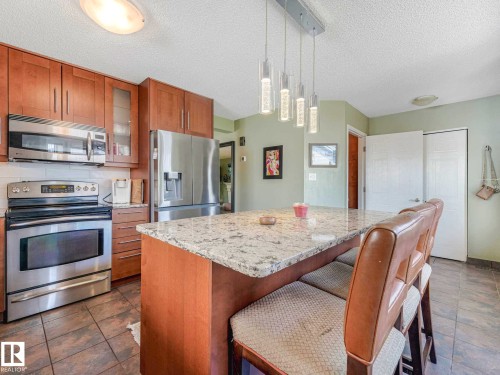 16228 55A Street, Edmonton, AB - Indoor Photo Showing Kitchen With Upgraded Kitchen