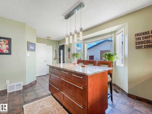 16228 55A Street, Edmonton, AB - Indoor Photo Showing Kitchen