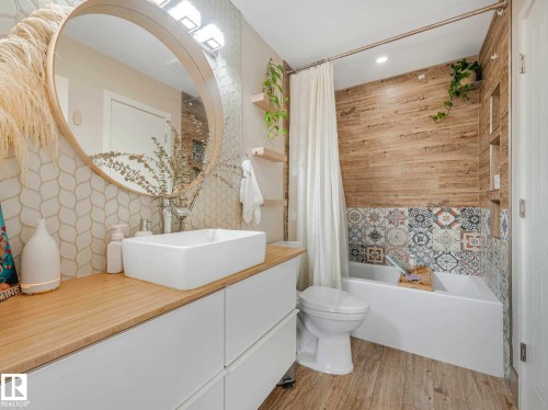 16228 55A Street, Edmonton, AB - Indoor Photo Showing Bathroom