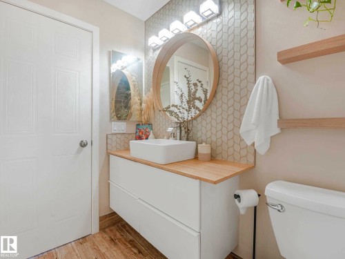 16228 55A Street, Edmonton, AB - Indoor Photo Showing Bathroom
