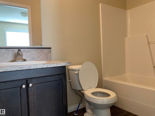 11824 93 Street, Edmonton, AB - Indoor Photo Showing Bathroom