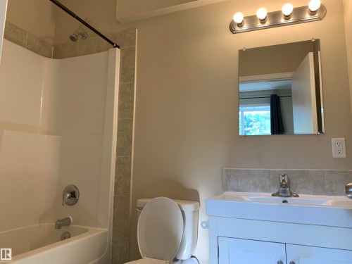 11824 93 Street, Edmonton, AB - Indoor Photo Showing Bathroom