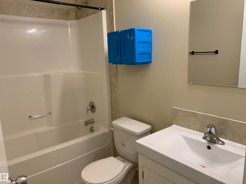 11824 93 Street, Edmonton, AB - Indoor Photo Showing Bathroom